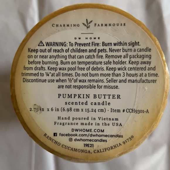 🦩NWT Charming Farmhouse Candle in Pumpkin Butter scent & beautiful caram… - Picture 4 of 5